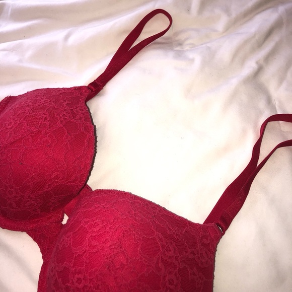 Red Lace VS Bra - Picture 3 of 6